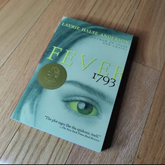 Paperback Books Set - Picture 6 of 7